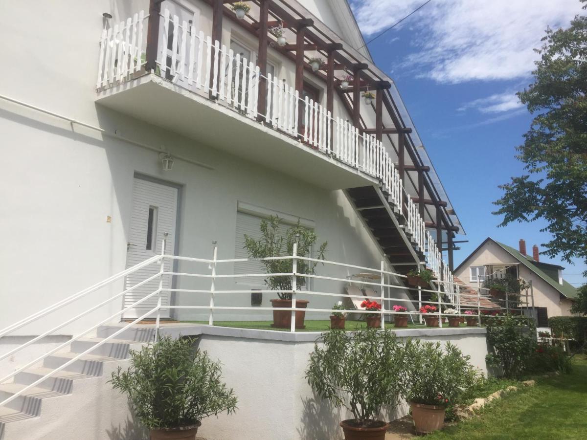 Lelle-Kert Apartman 02 Balatonlelle Εξωτερικό φωτογραφία